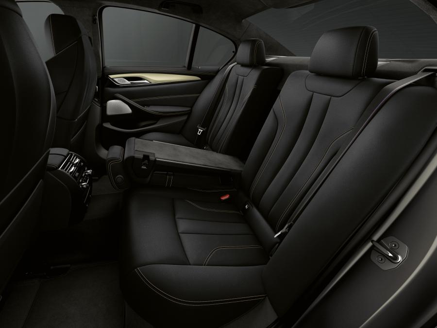 Интерьер BMW M5 Competition Edition 35 Jahre (F90) 2019 года  (WW) (фото 10 из 13)